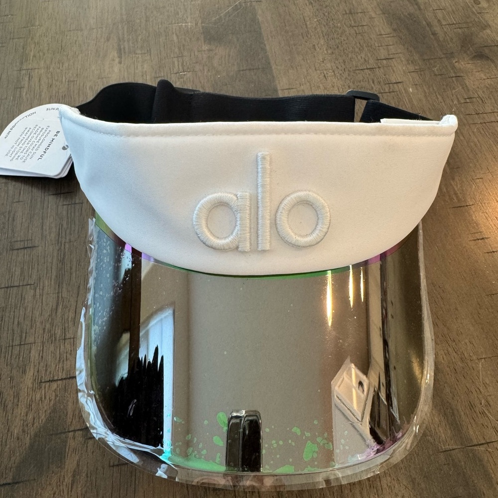 NWT ALO YOGA Airlift Solar Visor, OS